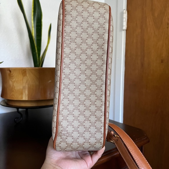 Authentic Vintage Celine crossbody bag. In good condition. - Picture 4 of 13